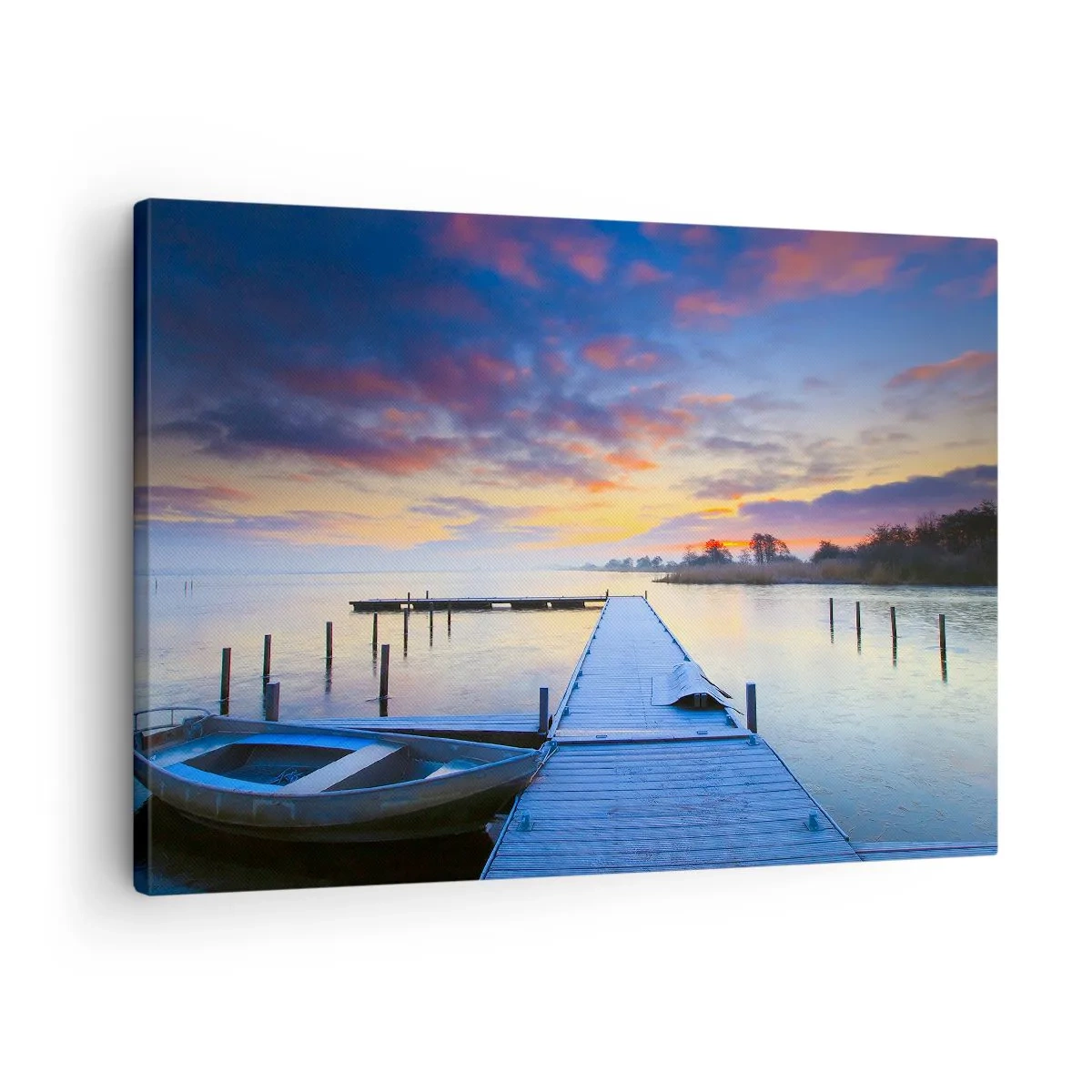 Obraz na płótnie - Pomost nad jeziorem o zachodzie słońca z łodzią przy brzegu - 70x50cm - Fioletowo-złoty spokój - Nowoczesna dekoracja ścienna do salonu i sypialni ARTTOR