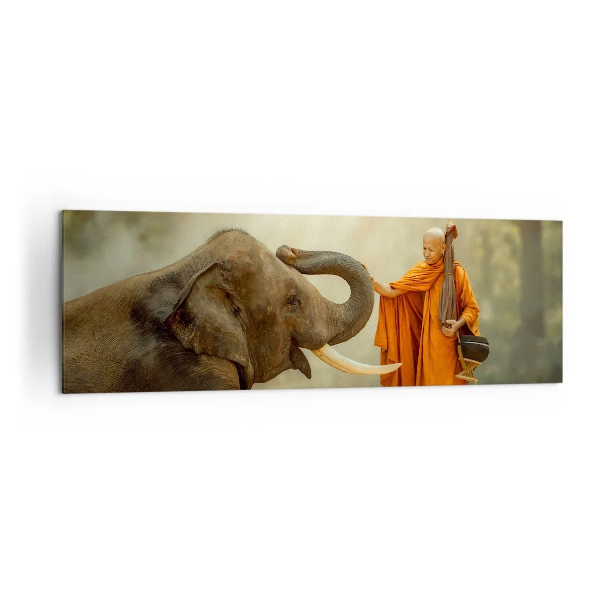 Obraz na płótnie - Mnich i słoń w harmonii na tle natury - 160x50cm - Spotkanie w podróży - Nowoczesna dekoracja ścienna do salonu i sypialni ARTTOR