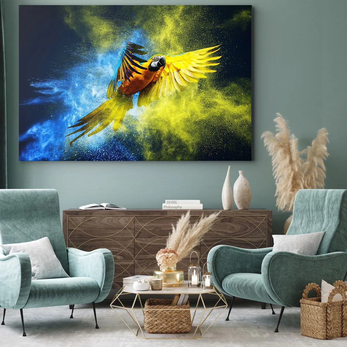 Obraz na płótnie - Papuga w locie na tle kolorowych eksplozji żółtego i niebieskiego - 70x50cm - W błękitno-złotym pyle - Nowoczesna dekoracja ścienna do salonu i sypialni ARTTOR