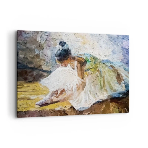 Obraz na płótnie - Balerina w białej sukni w malarskim stylu na tle impresjonistycznym - 100x70cm - Z obrazu Degasa - Nowoczesna dekoracja ścienna do salonu, kuchni i sypialni ARTTOR
