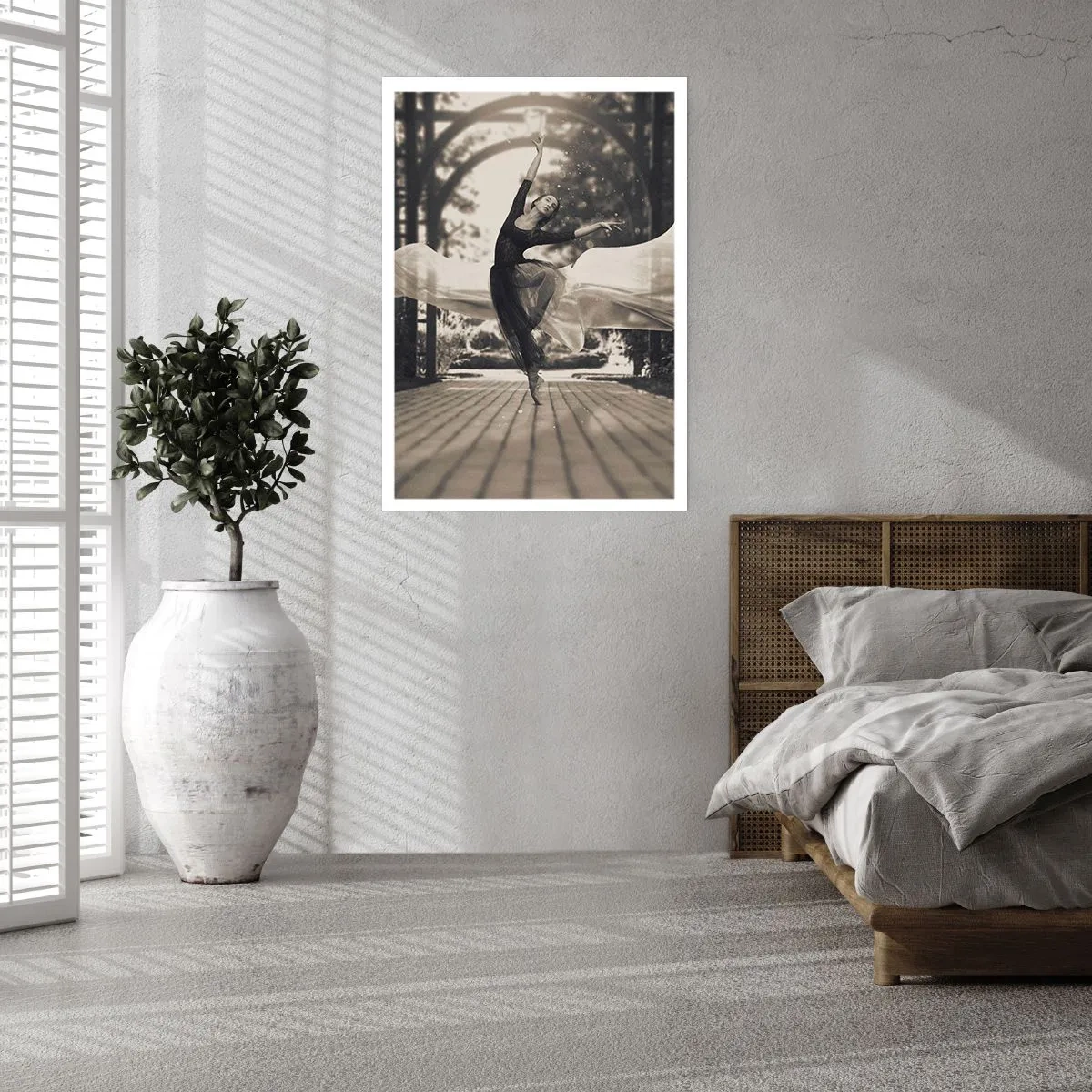 Plakat - Tancerka w eterycznym ruchu w otoczeniu ogrodu - 50x70cm - Taniec ducha ogrodu - Nowoczesna dekoracja ścienna do salonu, kuchni i sypialni ARTTOR