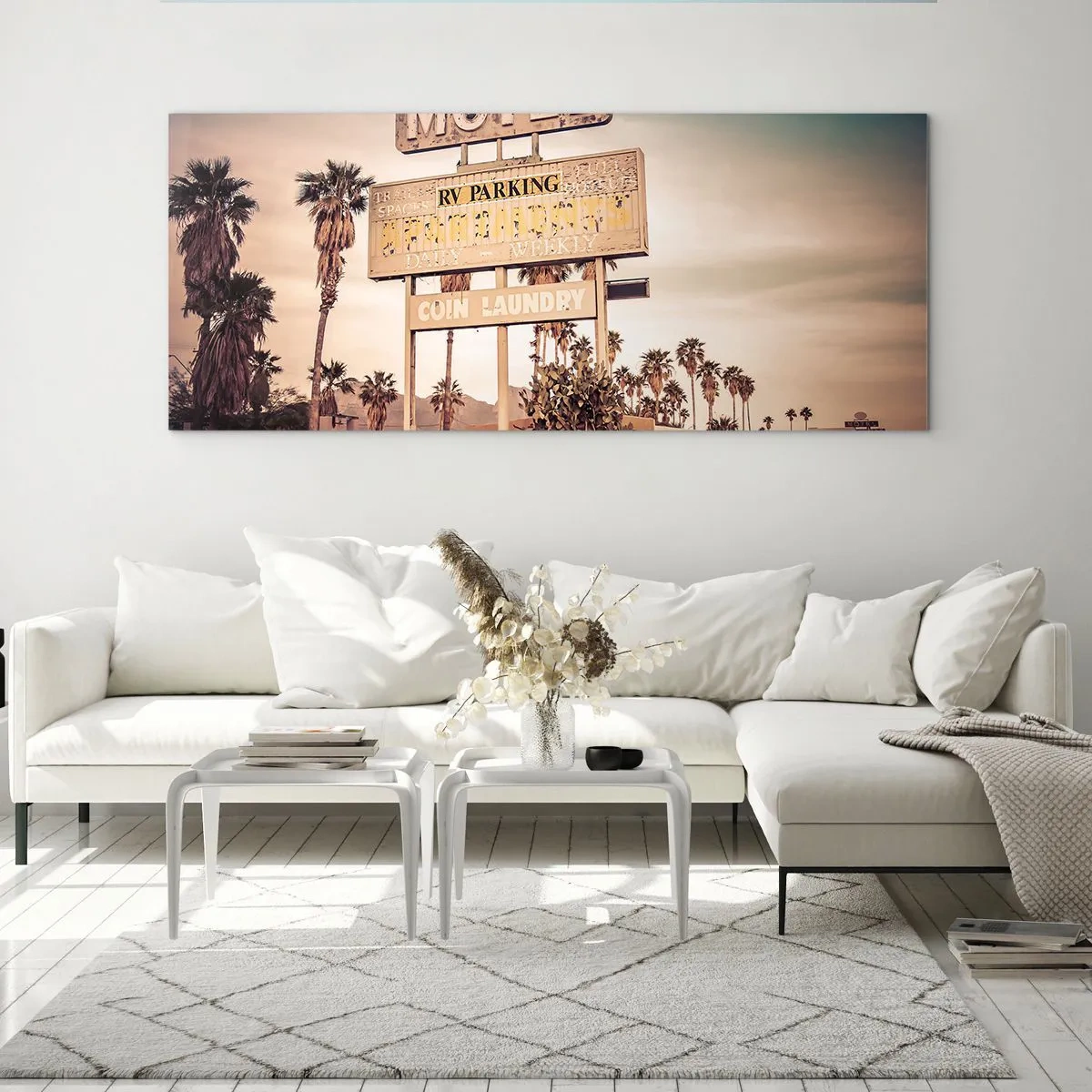 Obraz na szkle - Retro szyld motelu otoczonego palmami - 120x50cm - Tu czas się zatrzymał - Nowoczesna dekoracja ścienna do salonu i sypialni ARTTOR