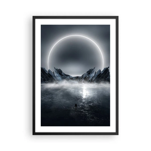 Plakat w czarnej ramie - Tajemniczy krajobraz z jasnym okręgiem na niebie - 50x70cm - Finał opowieści - Nowoczesna dekoracja ścienna do salonu i sypialni ARTTOR