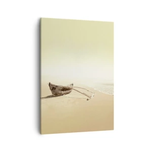 Obraz na płótnie - Stara drewniana łódź na piaszczystej plaży w ciepłym świetle - 50x70cm - Wspomnienie mórz południowych - Nowoczesna dekoracja ścienna do salonu, kuchni i sypialni ARTTOR