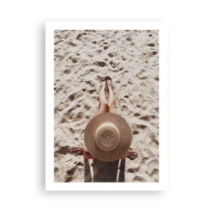 Plakat - Osoba opalająca się na plaży, widok z góry z dużym kapeluszem na tle piasku - 50x70cm - Wymarzony czas - Nowoczesna dekoracja ścienna do salonu, kuchni i sypialni ARTTOR