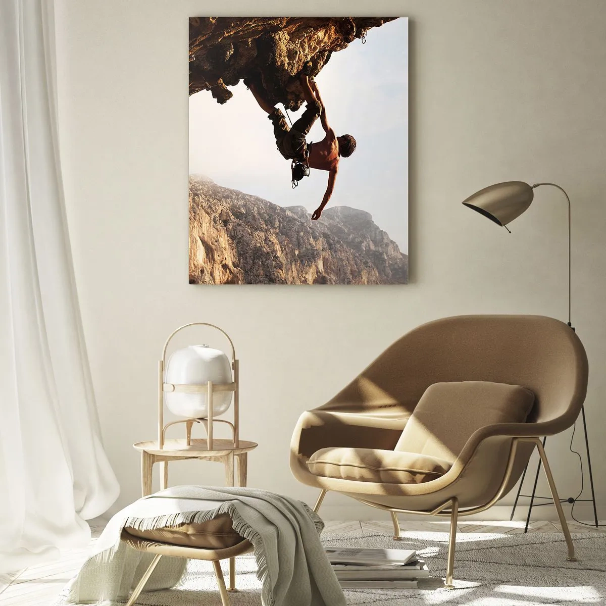 Obraz na szkle - Wspinacz na stromym klifie w górach w promieniach słońca - 80x120cm - Świat skurczony w garści na obrywie głazu - Nowoczesna dekoracja ścienna do salonu i sypialni ARTTOR