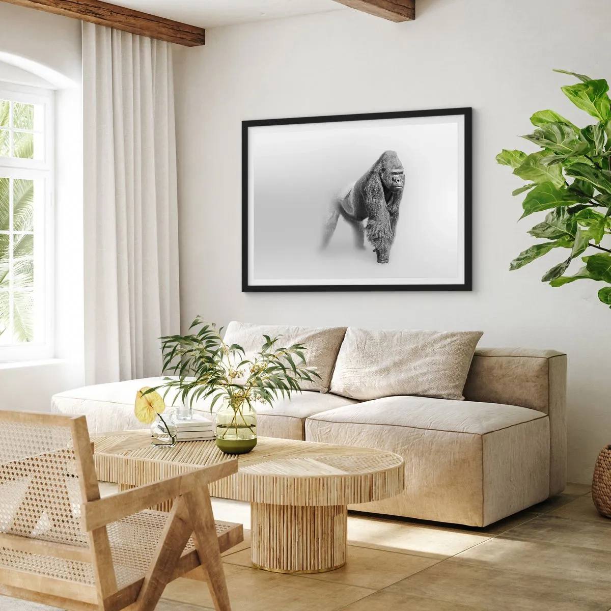 Plakat w czarnej ramie - Goryl w monochromatycznej tonacji na białym tle - 70x50cm - Pewny swej siły - Nowoczesna dekoracja ścienna do salonu i sypialni ARTTOR