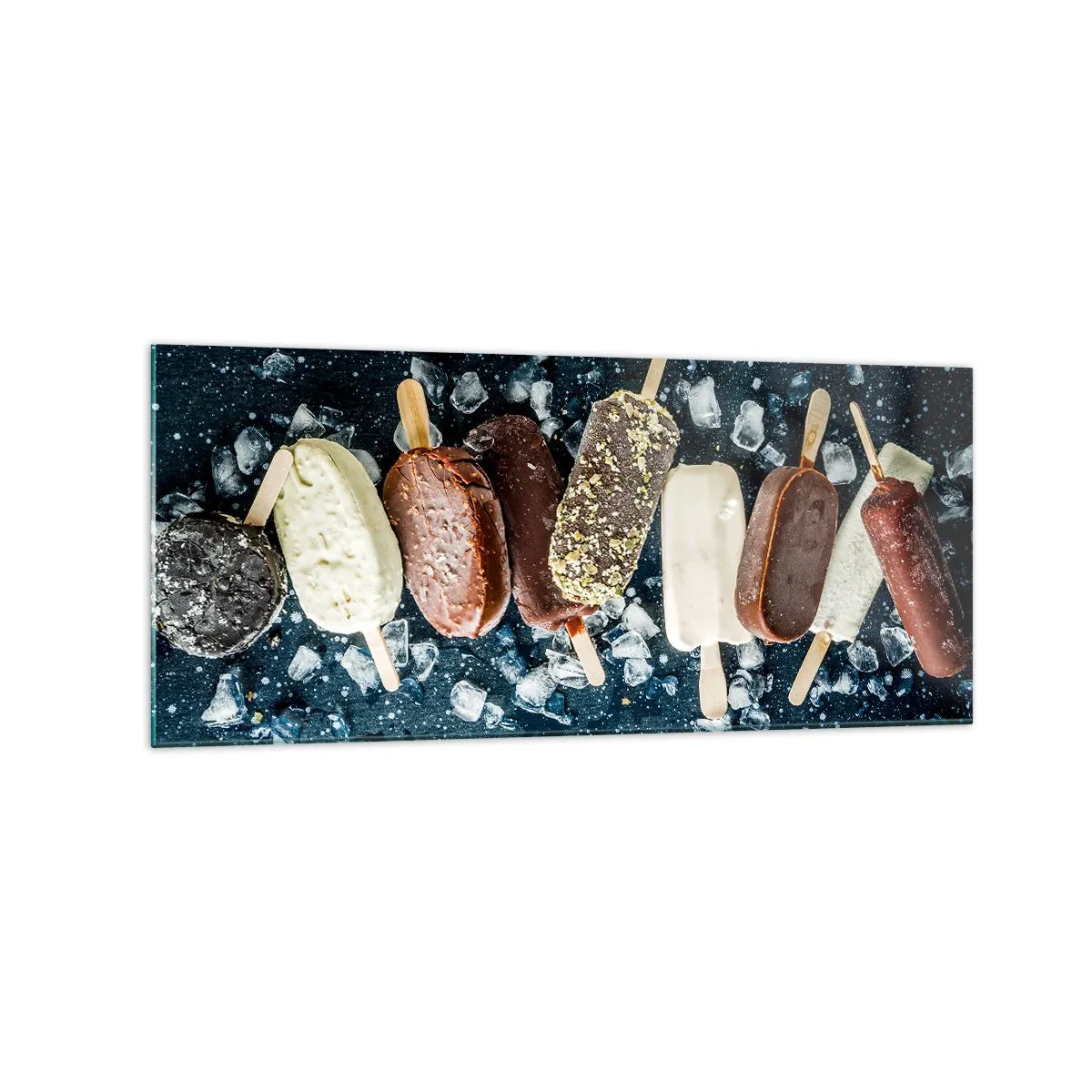 Obraz na szkle - Kolorowe lody na patyku ułożone na lodzie z ciemnym tłem - 120x50cm - Smak gorącego lata - Nowoczesna dekoracja ścienna do salonu i sypialni ARTTOR