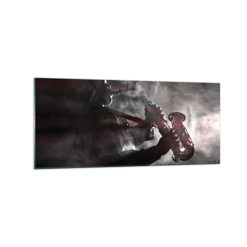 Obraz na szkle - Saksofonista w dymie na scenie w klimatycznej czerni i czerwieni - 120x50cm - W oparach jazzu - Nowoczesna dekoracja ścienna do salonu i sypialni ARTTOR