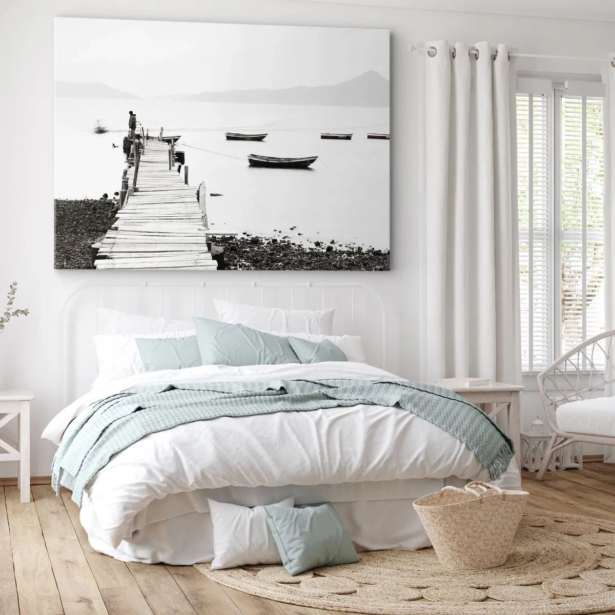 Obraz na płótnie - Drewniane molo i łodzie na spokojnej wodzie - 120x80cm - Nad wodą cichą i czystą - Nowoczesna dekoracja ścienna do salonu, kuchni i sypialni ARTTOR