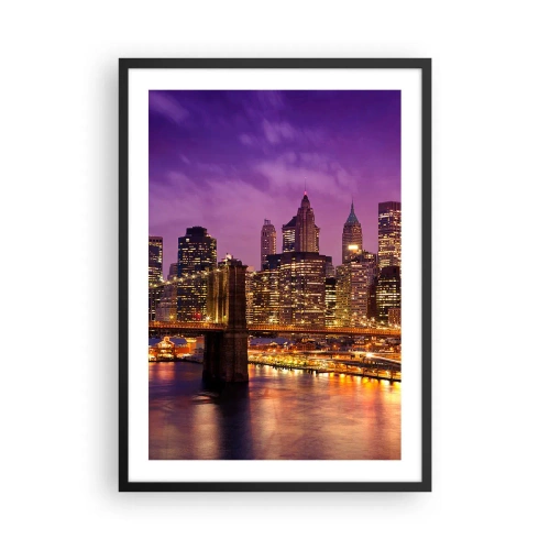 Plakat w czarnej ramie - Nocny widok na Brooklyn Bridge i Manhattan w świetle miasta - 50x70cm - Fioletowo-złoty Manhathann - Nowoczesna dekoracja ścienna do salonu i sypialni ARTTOR