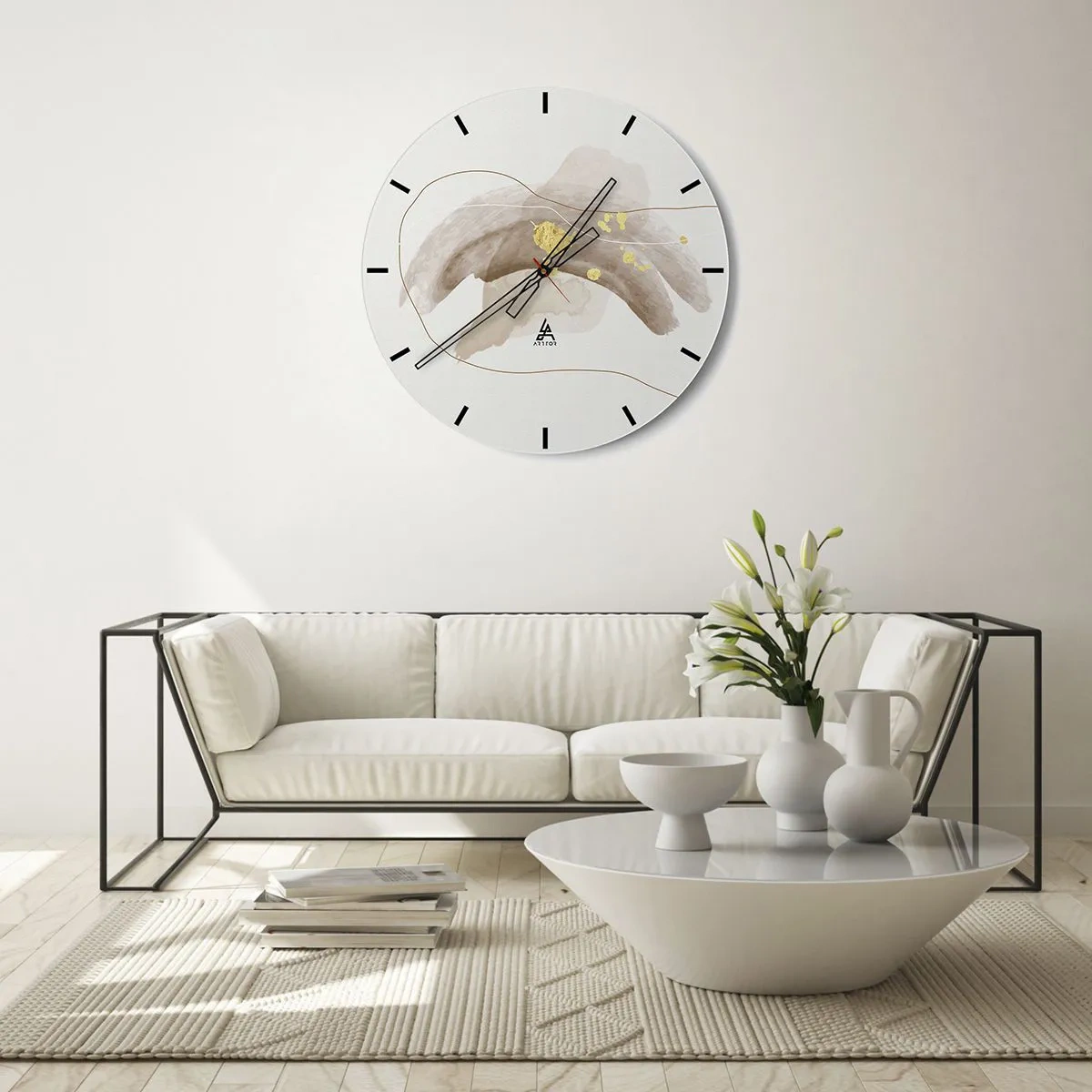Zegar ścienny - Abstrakcyjna kompozycja z beżowymi plamami i złotymi akcentami - 30x30cm - Napotkane w przestrzeni - Nowoczesna dekoracja ścienna do salonu, kuchni i sypialni ARTTOR