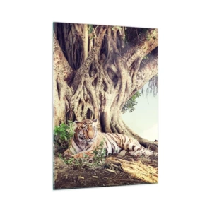 Obraz na szkle - Tygrys leżący pod rozłożystym drzewem w dżungli - 50x70cm - Widok z Księgi Rodzaju - Nowoczesna dekoracja ścienna do salonu, kuchni i sypialni ARTTOR