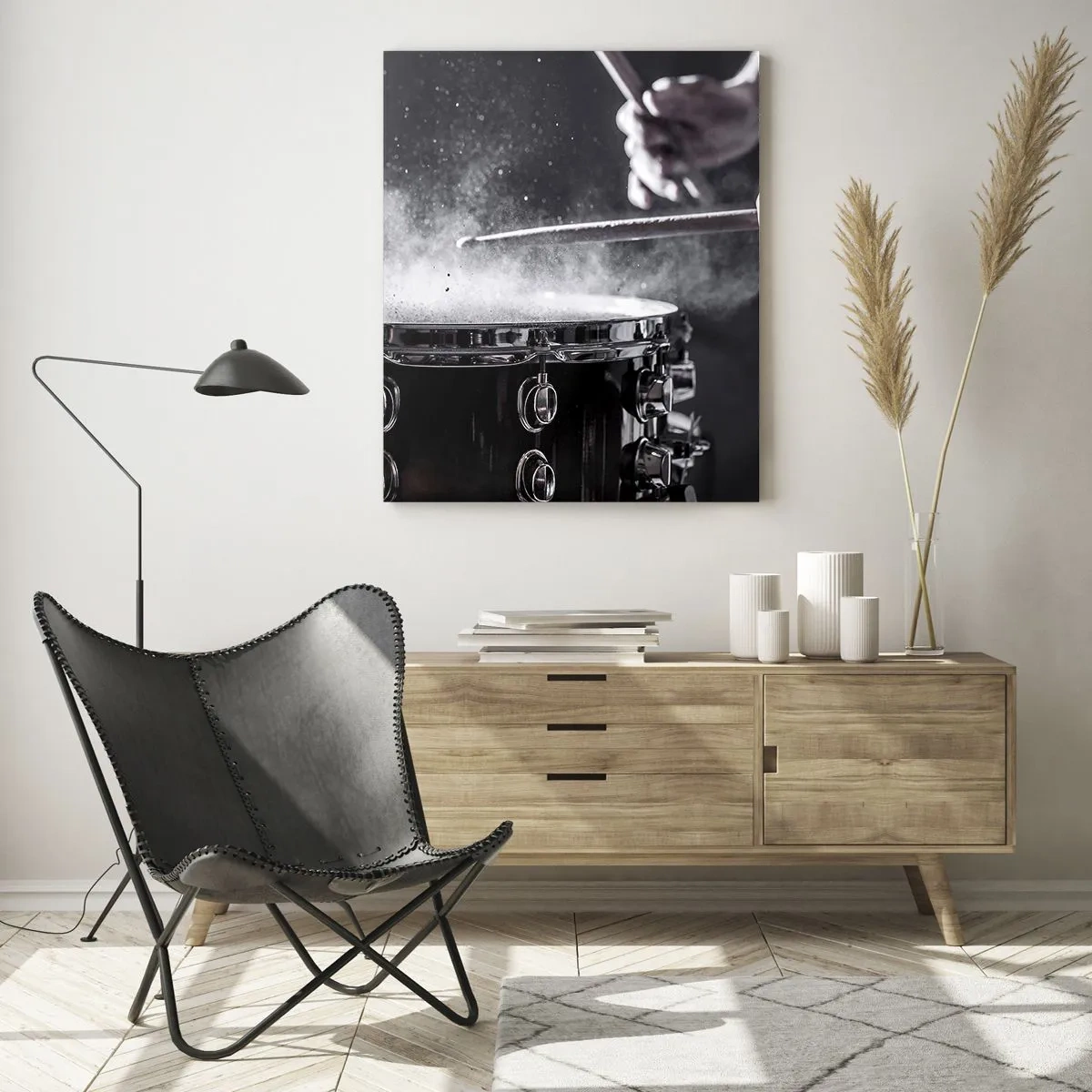 Obraz na szkle - Perkusja w ruchu z unoszącym się pudrem - 50x70cm - Puls muzyki - Nowoczesna dekoracja ścienna do salonu, kuchni i sypialni ARTTOR