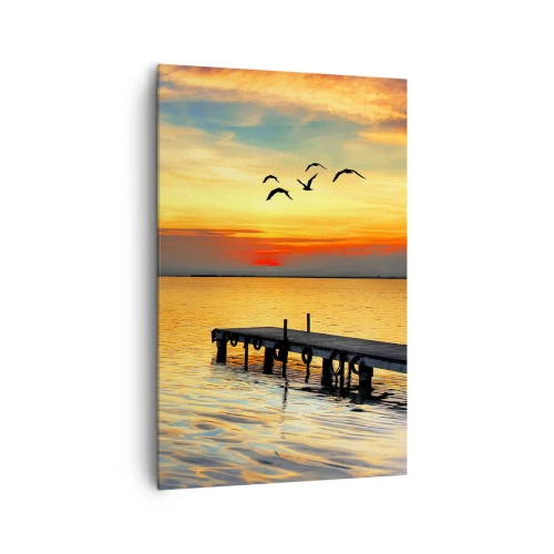 Obraz na płótnie - Zachód słońca z żaglówką i molo nad spokojnym jeziorem - 80x120cm - Wieczorne powroty - Nowoczesna dekoracja ścienna do salonu i sypialni ARTTOR