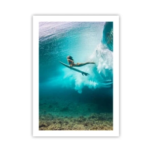 Plakat - Surferka pod wodą w dynamicznej scenie z turkusowymi falami - 50x70cm - Podwodny świat - Nowoczesna dekoracja ścienna do salonu, kuchni i sypialni ARTTOR