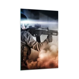 Obraz na szkle - Żołnierz w akcji z karabinem na tle chmur i światła - 70x100cm - Po prostu bohater - Nowoczesna dekoracja ścienna do salonu i sypialni ARTTOR