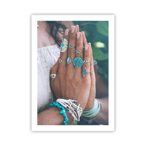 Plakat - Dłonie ozdobione biżuterią w stylu boho - 50x70cm - Witaj w centrum bytu - Nowoczesna dekoracja ścienna do salonu, kuchni i sypialni ARTTOR