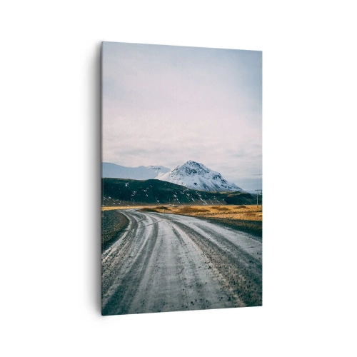 Obraz na płótnie - Droga prowadząca w stronę ośnieżonych gór pod zachmurzonym niebem - 80x120cm - W islandzkim klimacie - Nowoczesna dekoracja ścienna do salonu i sypialni ARTTOR