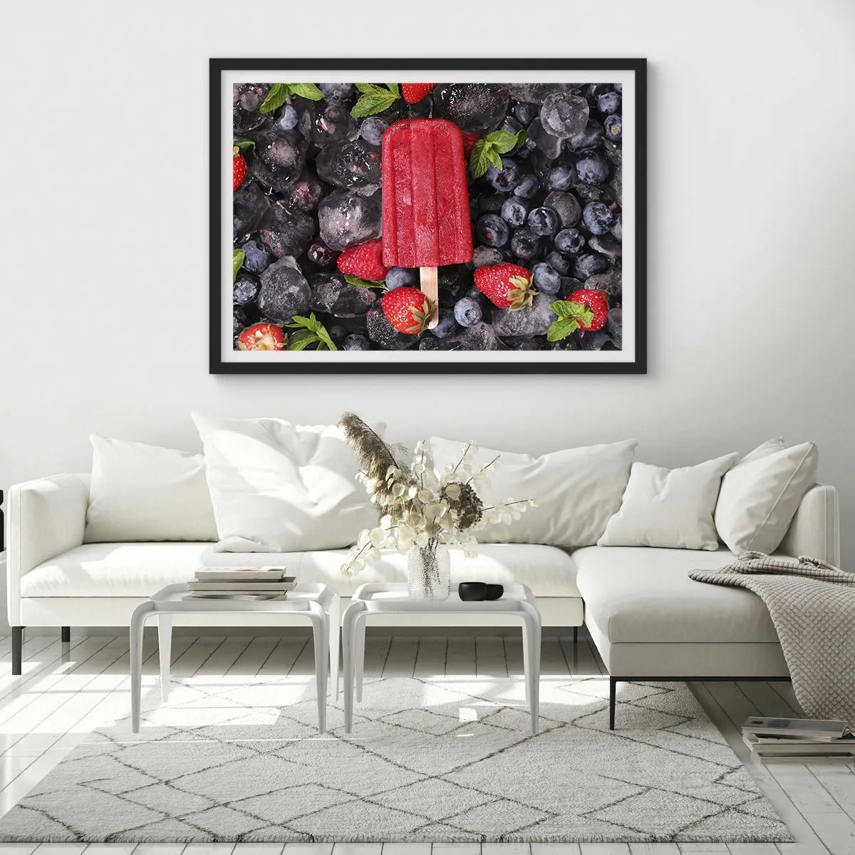 Plakat w czarnej ramie - Czerwony lód na patyku w otoczeniu owoców i lodu - 70x50cm - Smak gorącego lata - Nowoczesna dekoracja ścienna do salonu i sypialni ARTTOR
