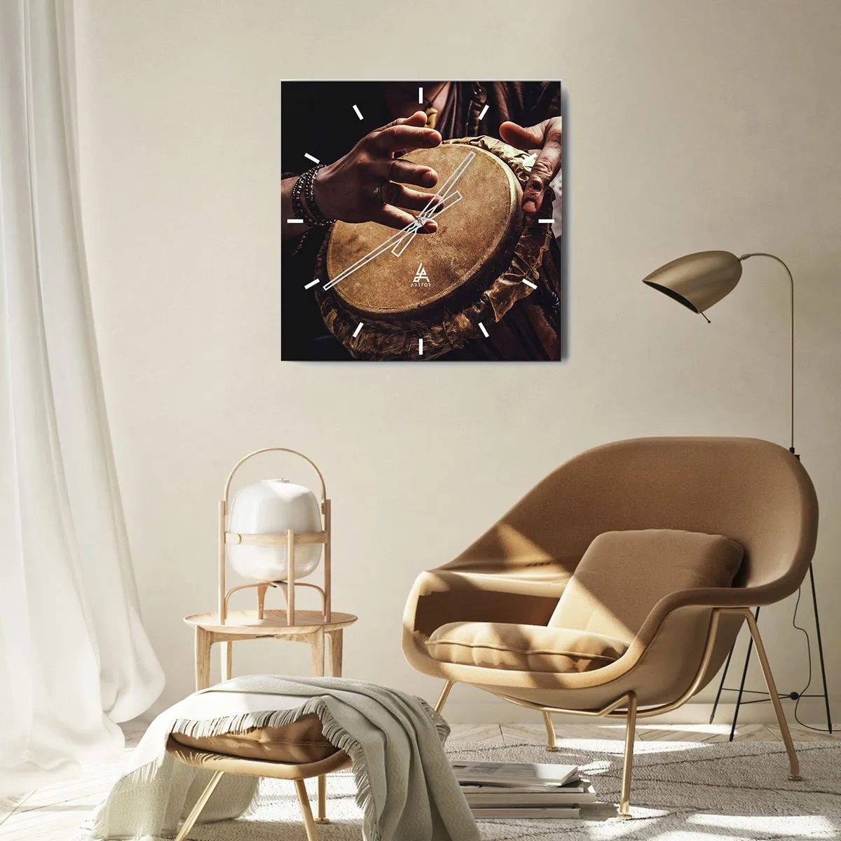 Zegar ścienny - Ręce grające na tradycyjnym bębnie djembe - 30x30cm - W rytmie serca - Nowoczesna dekoracja ścienna do salonu i sypialni ARTTOR