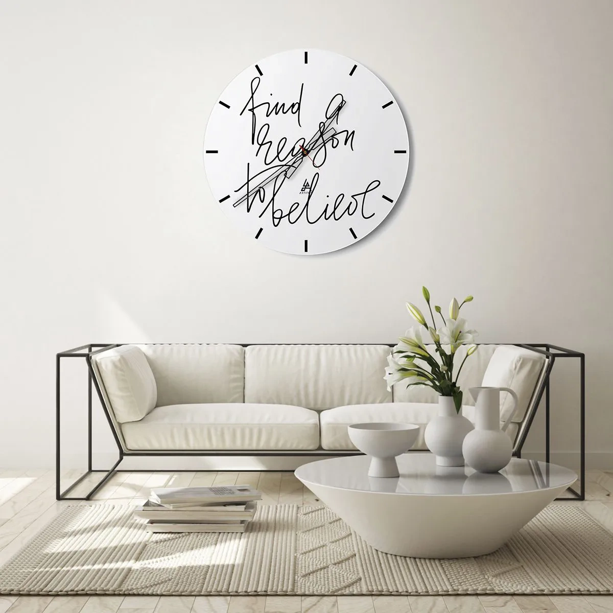 Zegar ścienny - Minimalistyczny napis Find a reason to believe na białym tle - 30x30cm - To możliwe - Nowoczesna dekoracja ścienna do salonu, kuchni i sypialni ARTTOR