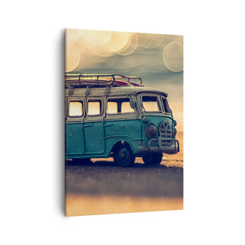 Obraz na płótnie - Retro bus na tle zachodzącego słońca - 50x70cm - Koniec bożków: pieniądza i pracy - Nowoczesna dekoracja ścienna do salonu, kuchni i sypialni ARTTOR