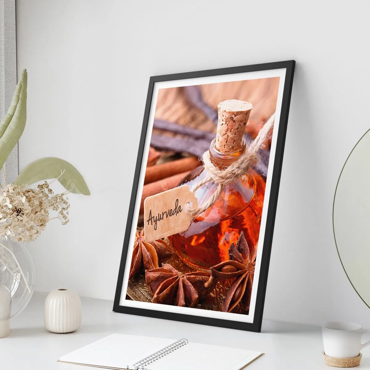 Plakat w czarnej ramie - Butelka z olejkiem i przyprawami ajurwedyjskimi - 50x70cm - Ku jedności ciała i ducha - Nowoczesna dekoracja ścienna do salonu i sypialni ARTTOR