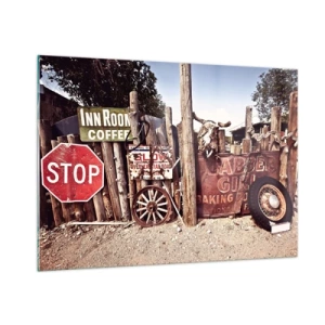 Obraz na szkle - Drewniany płot z vintage tabliczkami i kołami - 100x70cm - A czas się zatrzymał - Nowoczesna dekoracja ścienna do salonu, kuchni i sypialni ARTTOR