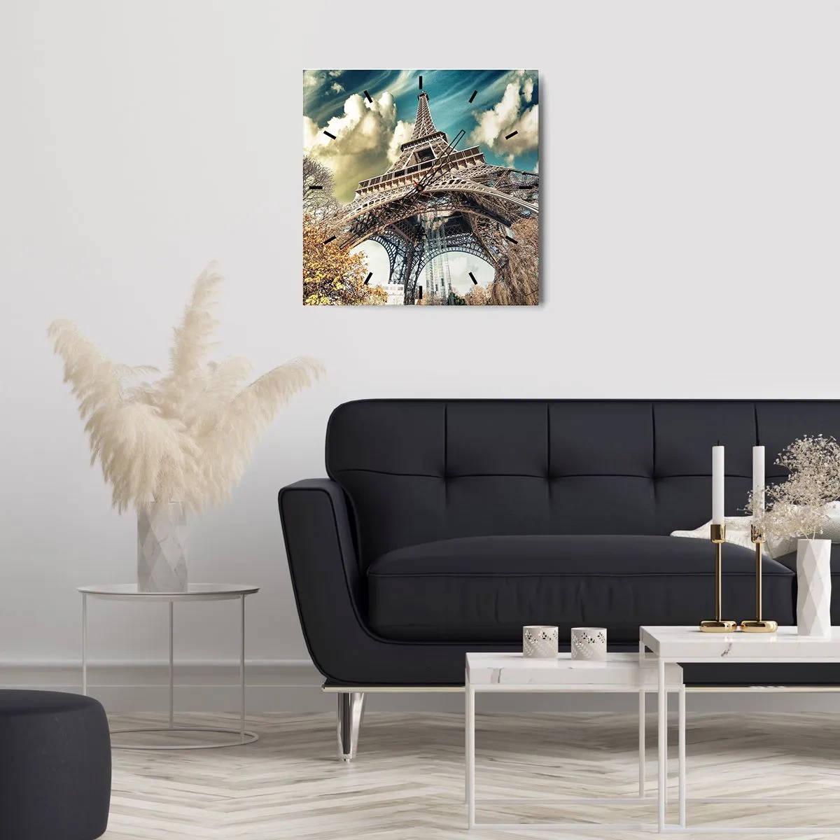 Zegar ścienny - Wieża Eiffla z perspektywy dolnej w jesiennym otoczeniu - 30x30cm - A jesienią w Paryżu... - Nowoczesna dekoracja ścienna do salonu i sypialni ARTTOR