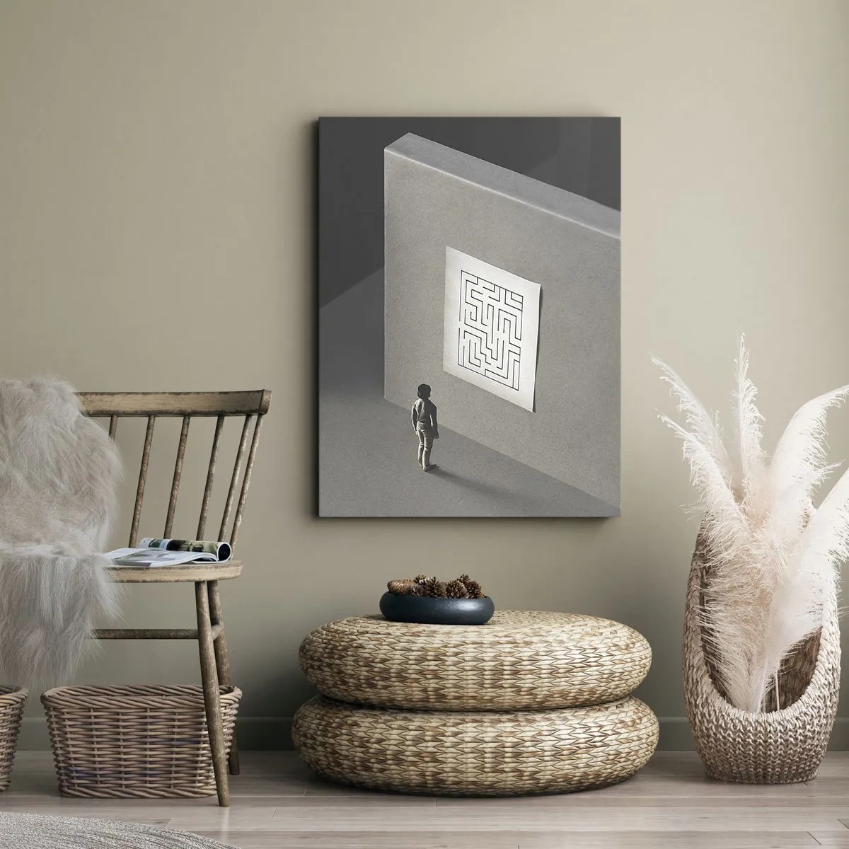 Obraz na płótnie - Postać w labiryncie patrząca na wiszącą mapę - 70x100cm - Ale gdzie jestem? - Nowoczesna dekoracja ścienna do salonu i sypialni ARTTOR