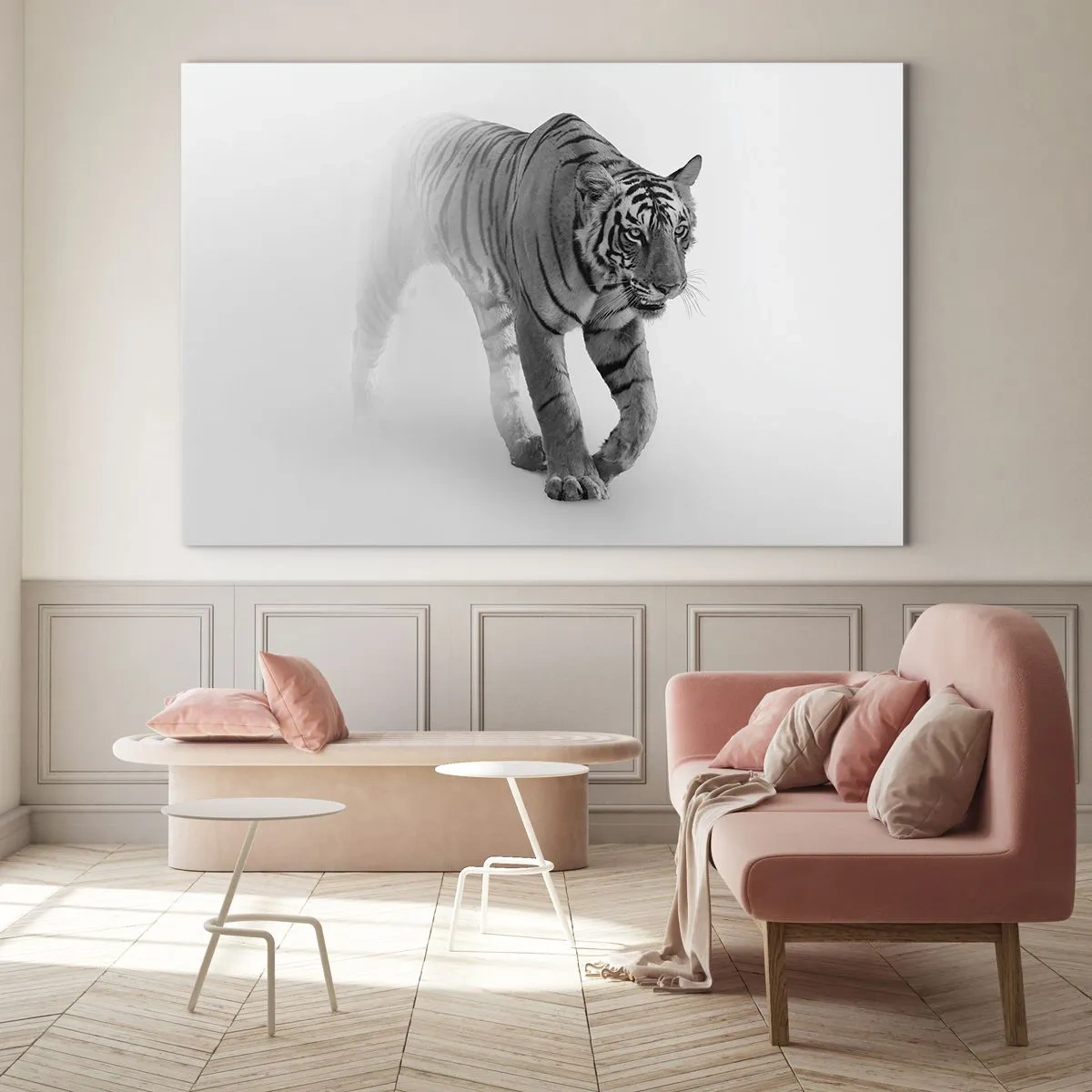 Obraz na szkle - Tygrys kroczący w mgle, z subtelnym rozmyciem w tle - 120x80cm - Przyczajony we mgle - Nowoczesna dekoracja ścienna do salonu, kuchni i sypialni ARTTOR