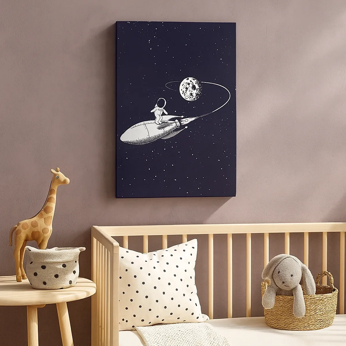 Obraz na płótnie - Astronauta jadący na rakiecie w stronę księżyca na tle gwiazd - 50x70cm - Kosmiczny surfer - Nowoczesna dekoracja ścienna do salonu, kuchni i sypialni ARTTOR