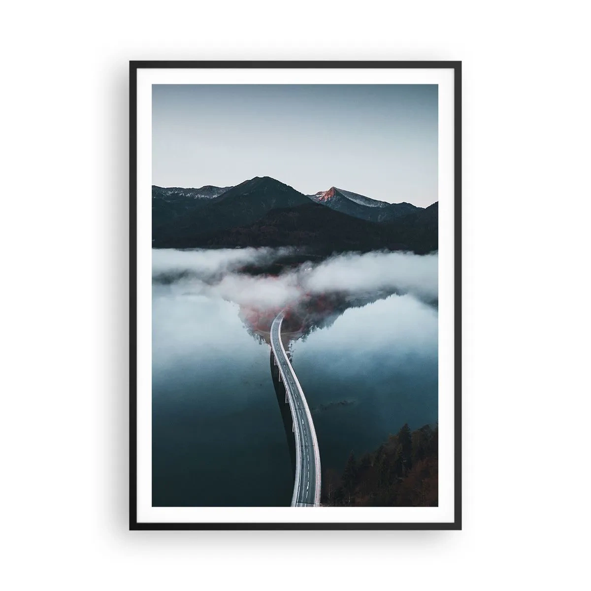 Plakat w czarnej ramie - Nad wodą gładką jak lustro - 70x100 cm