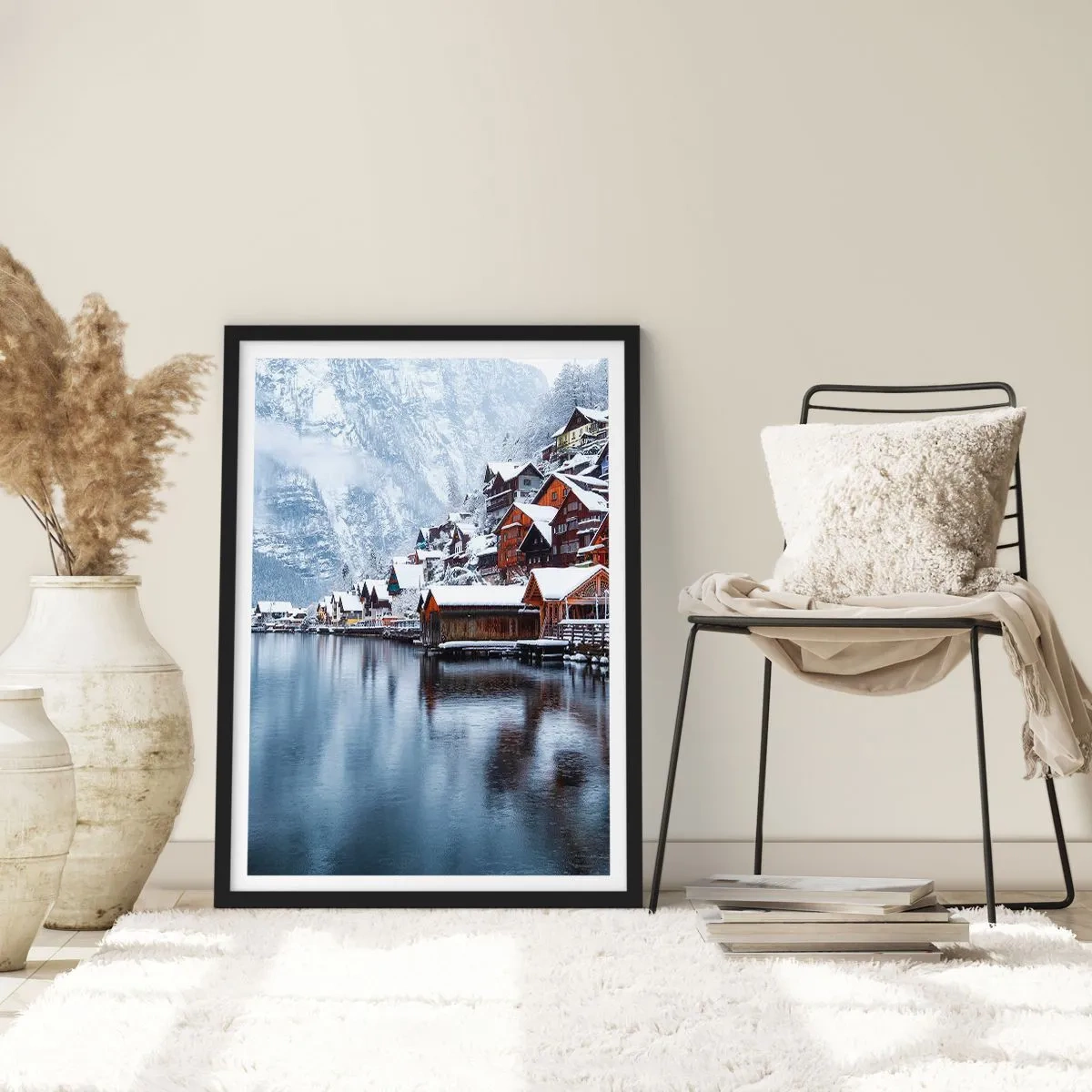Plakat w czarnej ramie - Zimowy krajobraz górskiej wioski nad jeziorem - 50x70cm - W zimowej dekoracji - Nowoczesna dekoracja ścienna do salonu i sypialni ARTTOR