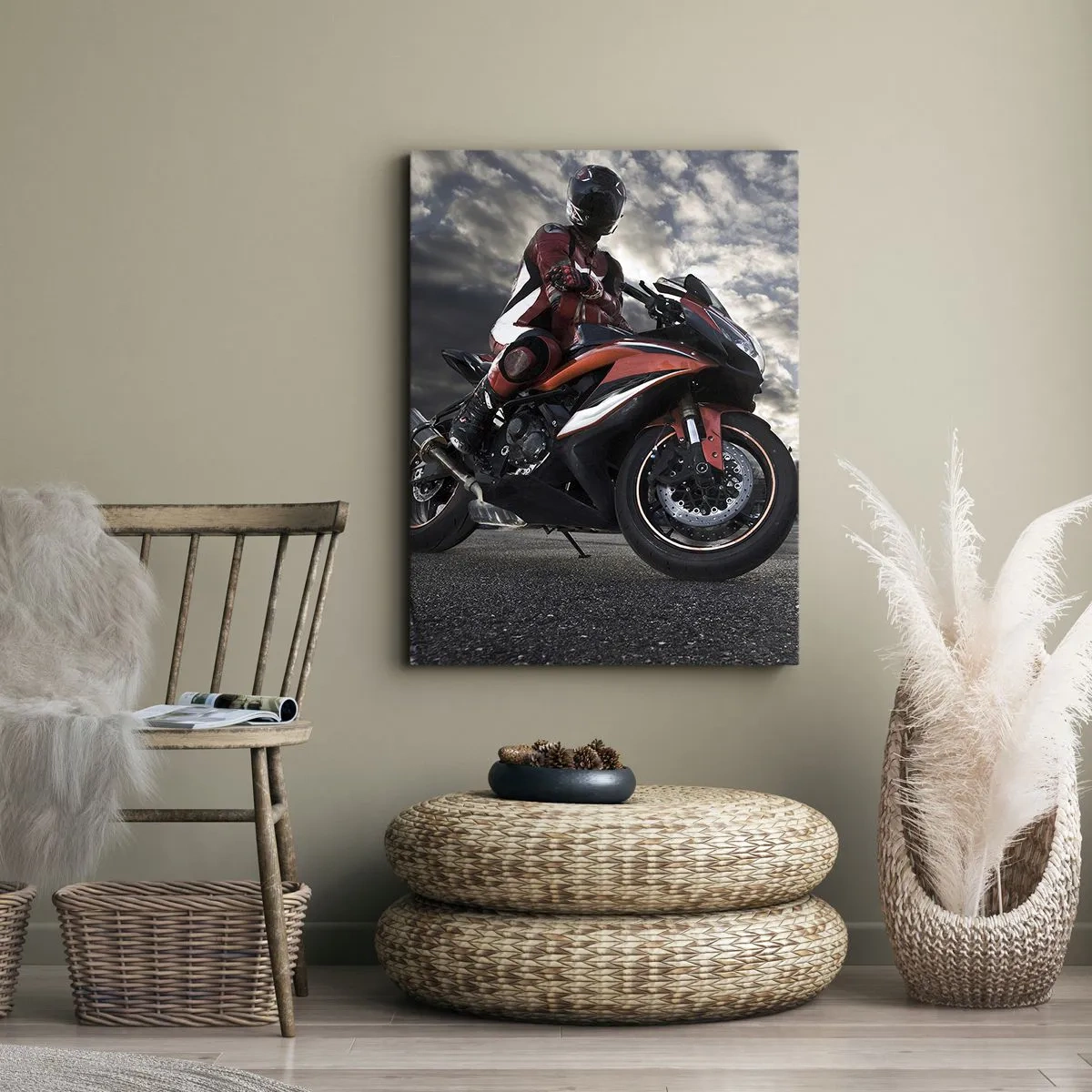 Obraz na płótnie - Motocyklista na torze wyścigowym - 50x70cm - Mroczny jeździec - Nowoczesna dekoracja ścienna do salonu, kuchni i sypialni ARTTOR