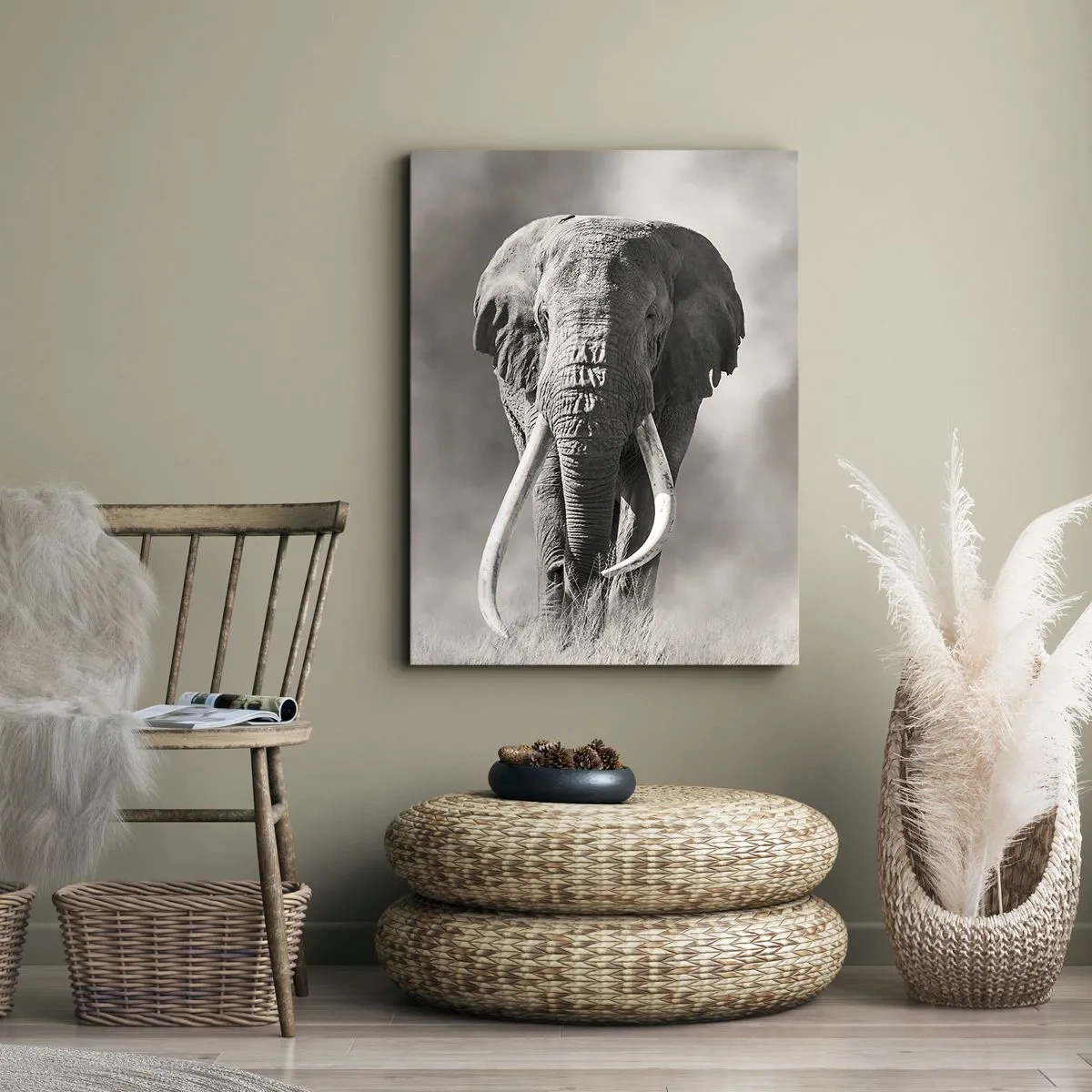Obraz na płótnie - Monochromatyczny portret majestatycznego słonia afrykańskiego na sawannie - 80x120cm - Afrykański patriarcha - Nowoczesna dekoracja ścienna do salonu i sypialni ARTTOR