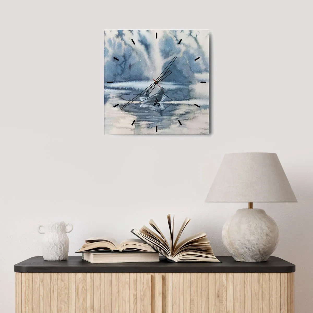 Zegar ścienny - Akwarelowy krajobraz z łodziami na jeziorze otoczonym mglistym lasem - 30x30cm - Wędkarze w swoim raju - Nowoczesna dekoracja ścienna do salonu i sypialni ARTTOR