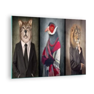Obraz na szkle - Trzy zwierzęta w eleganckich ubraniach na stylizowanym tle - 70x50cm - Co ja tu robię?! - Nowoczesna dekoracja ścienna do salonu i sypialni ARTTOR