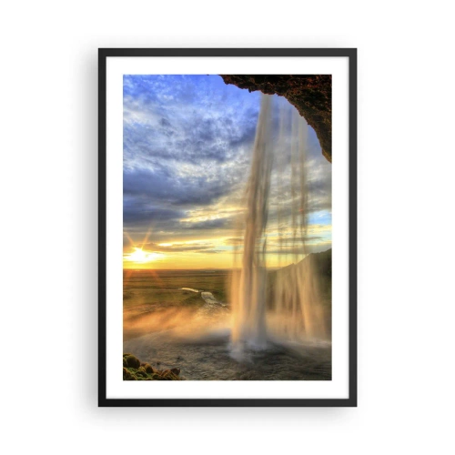Plakat w czarnej ramie - Wodospad w świetle zachodzącego słońca na tle krajobrazu - 50x70cm - Świat za zasłoną kropel - Nowoczesna dekoracja ścienna do salonu i sypialni ARTTOR