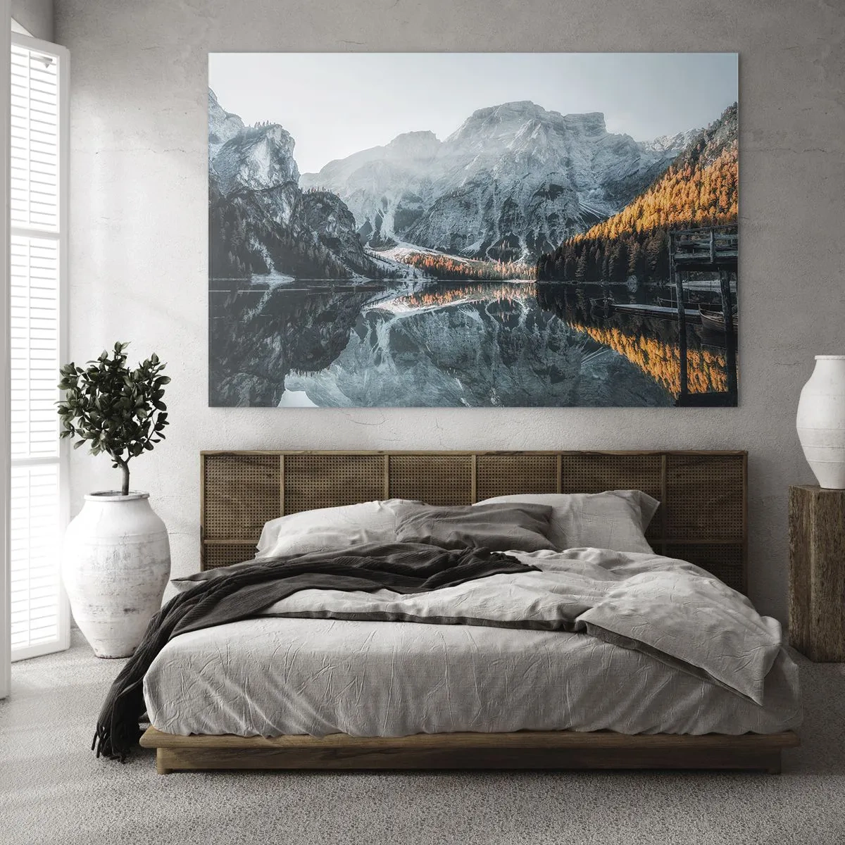 Obraz na szkle - Górski krajobraz odbijający się w spokojnej tafli jeziora - 70x50cm - Lustrzany pejzaż - Nowoczesna dekoracja ścienna do salonu i sypialni ARTTOR