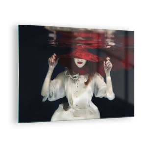 Obraz na szkle - Kobieta w czerwonym kapeluszu pod wodą - 70x50cm - Dziwożona - Nowoczesna dekoracja ścienna do salonu i sypialni ARTTOR