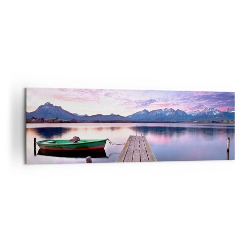 Obraz na płótnie - Drewniany pomost z łódką na jeziorze otoczonym górami o zachodzie słońca - 160x50cm - Przyjazna cisza - Nowoczesna dekoracja ścienna do salonu i sypialni ARTTOR