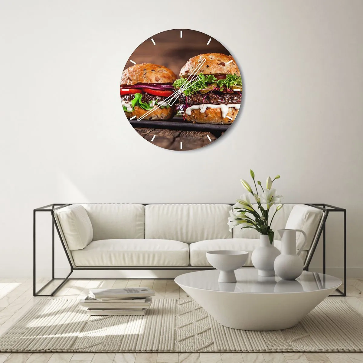 Zegar ścienny - Apetyczne burgery na drewnianym tle - 30x30cm - American dream - Nowoczesna dekoracja ścienna do salonu, kuchni i sypialni ARTTOR