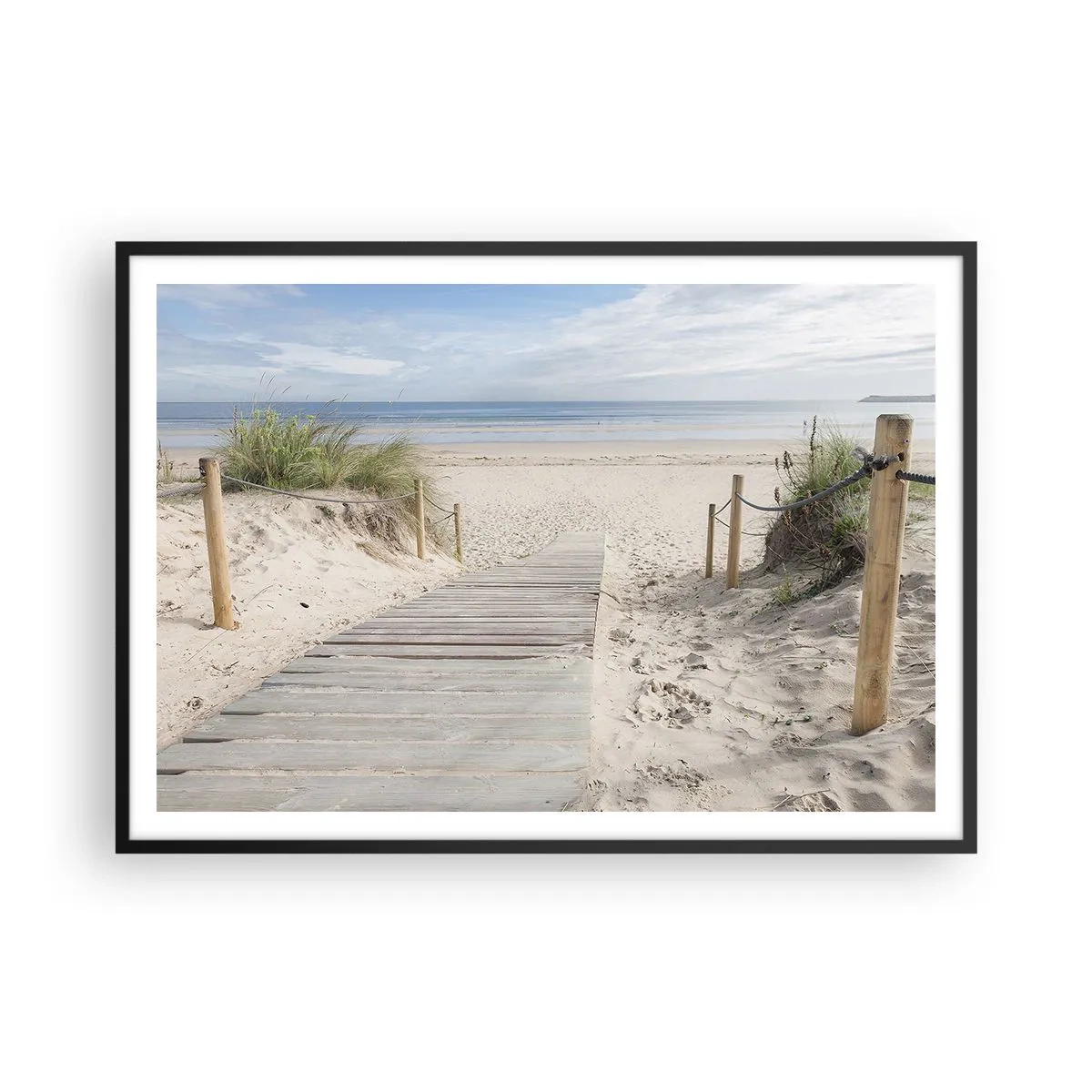 Plakat w czarnej ramie - Ścieżka z desek prowadząca na piaszczystą plażę - 100x70cm - Po horyzont - Nowoczesna dekoracja ścienna do salonu i sypialni ARTTOR