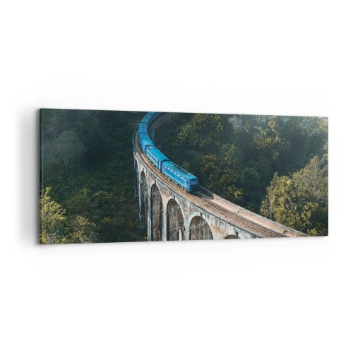 Obraz na płótnie - Niebieski pociąg na zabytkowym wiadukcie wśród lasów - 120x50cm - Pociąg do natury - Nowoczesna dekoracja ścienna do salonu i sypialni ARTTOR