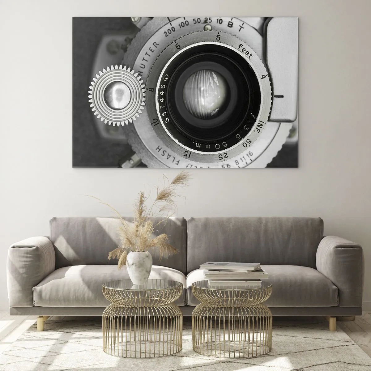 Obraz na szkle - Zbliżenie na obiektyw starego aparatu, pełne nostalgii i klimatu vintage - 70x50cm - Opowieść o Hollywood - Nowoczesna dekoracja ścienna do salonu i sypialni ARTTOR