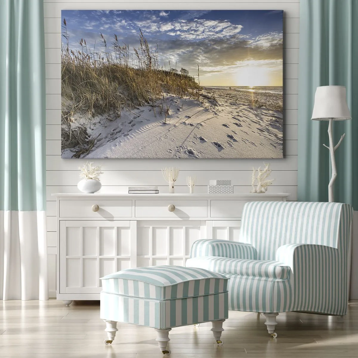 Obraz na płótnie - Wydmy z trawą i ślady na piasku przy zachodzie słońca - 70x50cm - Zaproszenie na spacer - Nowoczesna dekoracja ścienna do salonu i sypialni ARTTOR