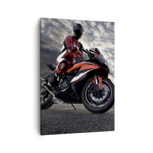 Obraz na płótnie - Motocyklista na torze wyścigowym - 50x70cm - Mroczny jeździec - Nowoczesna dekoracja ścienna do salonu, kuchni i sypialni ARTTOR