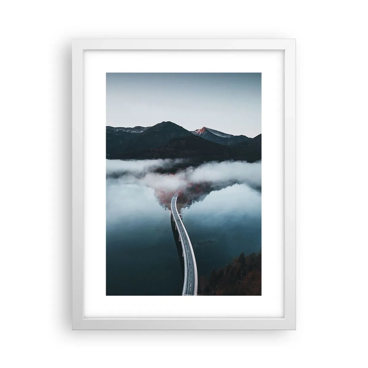 Plakat w białej ramie - Nad wodą gładką jak lustro - 30x40 cm